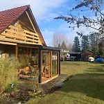 Holzhaus Mit Direktem Wasserzugang In Berlin-koepenick Berlin