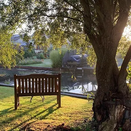 Casa vacanze Holzhaus Mit Direktem Wasserzugang In Berlin-koepenick Berlino