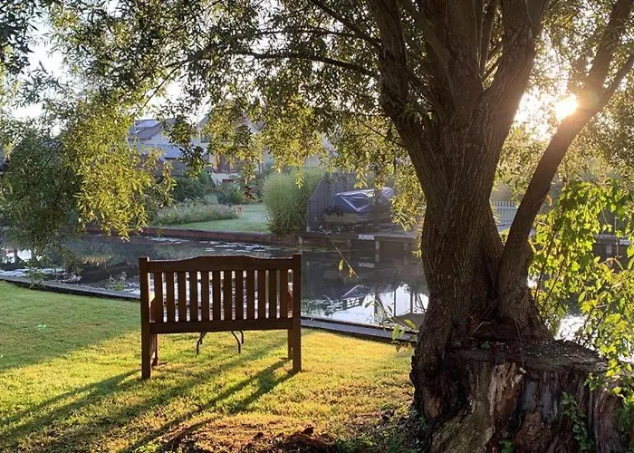 Tatil Evi Holzhaus Mit Direktem Wasserzugang In Berlin-koepenick Berlin