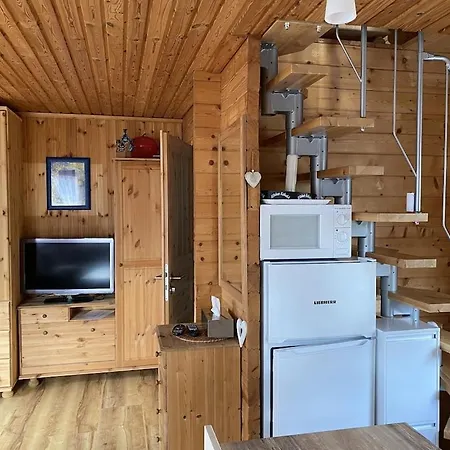 Holzhaus Mit Direktem Wasserzugang In Berlin-koepenick بيت للعطل