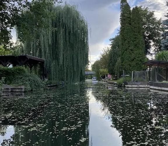 Nyaraló Holzhaus Mit Direktem Wasserzugang In Berlin-koepenick Berlin