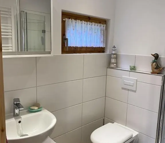 Nyaraló Holzhaus Mit Direktem Wasserzugang In Berlin-koepenick